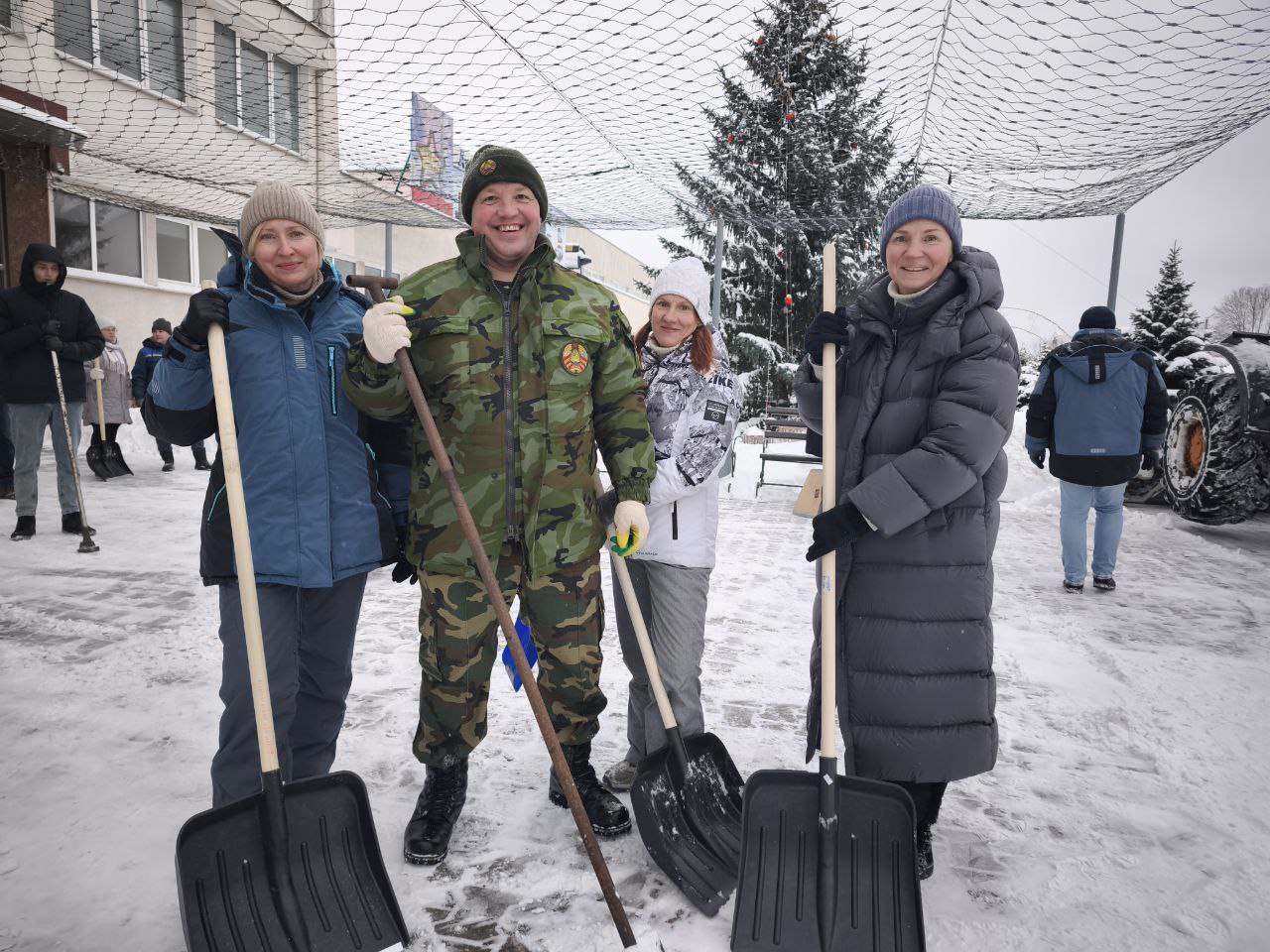 Убираем снег вместе!